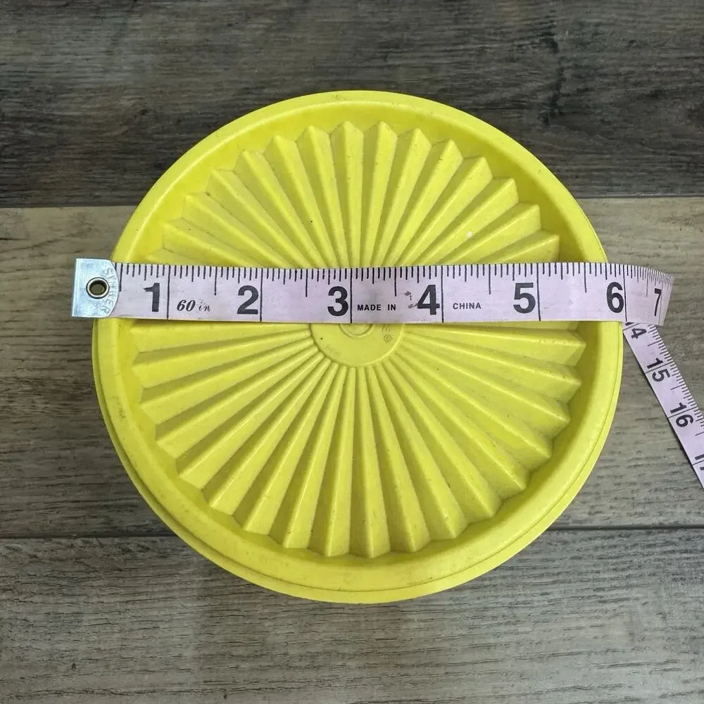 Vintage Tupperware 809-6 Lemon Yellow 6.5